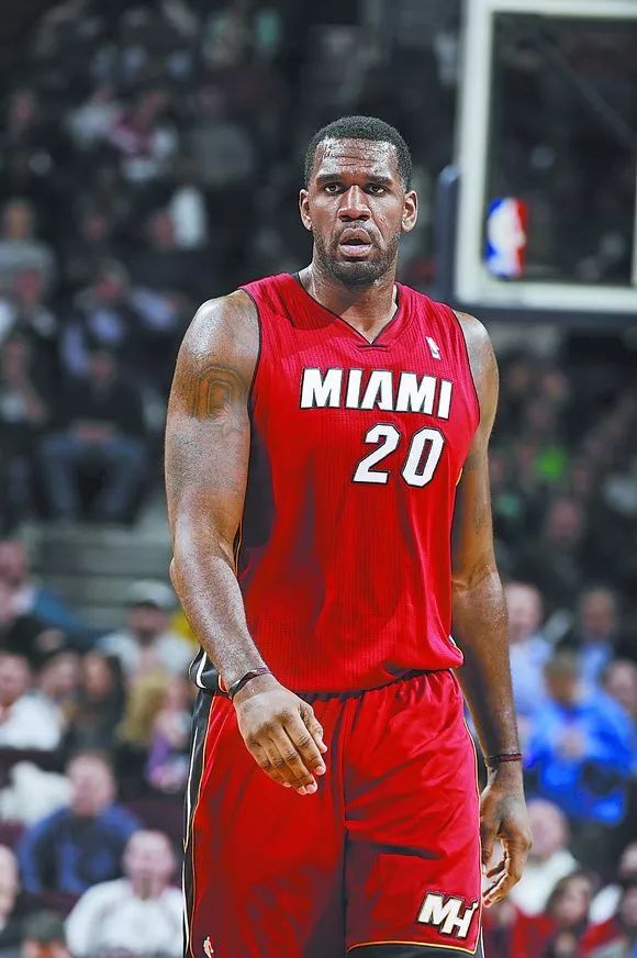 篮球历史矮个子中锋男明星_个子矮的篮球球星_nba矮个中锋现役